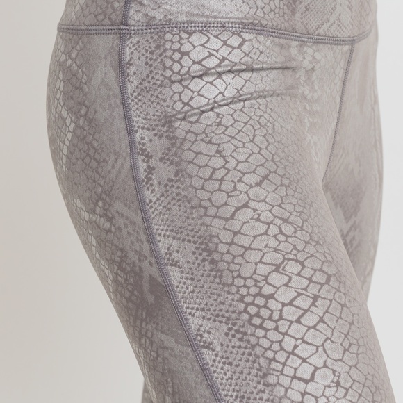 NWT! π₯° Snake Print High Waisted Legging Pants - Picture 2 of 8